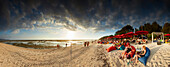 Besucher Strandbar, Gili Trawangan, Lombok, Indonesien