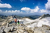 Man and woman descending from Kuchelmooskopf, Kuchelmooskopf, Zillergrund, Reichenspitze group, Zillertal Alps, Tyrol, Austria