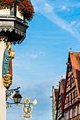 Oriel of the Jagstheimerhaus house on the town hall square with houses in the Herrengasse street , Rothenburg ob der Tauber, Bavaria, Germany