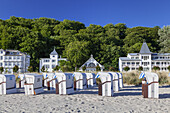 Beach and villas in Baltic resort Binz, Island Ruegen, Baltic Sea coast, Mecklenburg-Western Pomerania, Northern Germany, Germany, Europe