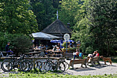 Kleines Hofbräuhause mit Hundebiergarten, Nördlicher Englischer Garten, München, Bayern, Deutschland
