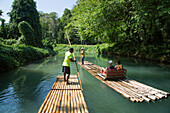 Fahrt mit Bambus Floss auf dem Martha Brae Fluss, nahe Falmouth, Saint James, Jamaika