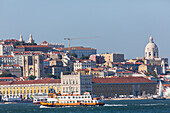 Aussicht Haupstadt Lissabon vom Tejo Fluss aus, Tejo-Fähre, Lissabon, Portugal