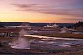 Abendstimmung am Midway Geyser Basin und Firehole River , Yellowstone National Park , Wyoming , U.S.A. , Amerika