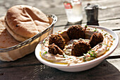 Falafel und Hummus und Pita Brot, Tel-Aviv, Israel