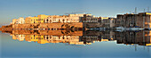 Altstadt mit Schloss und Hafen bei Sonnenaufgang, Gallipoli, Provinz Lecce, Salentinische Halbinsel, Apulien, Italien, Mittelmeer, Europa