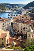 Erhöhte Ansicht von Yachthafen, Bonifacio, Korsika, Frankreich, Mittelmeer, Europa