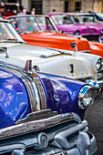 Klassisches 1950er amerikanisches Auto, La Habana Vieja, Havanna, Kuba, Westindische Inseln, Karibik, Mittelamerika