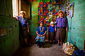 Maya Familienporträt, See Atitlan, Guatemala, Mittelamerika