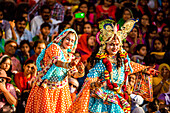 Traditionelle Krishna und Radha Tanz, Blumen Holi Festival, Vrindavan, Uttar Pradesh, Indien, Asien