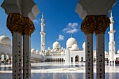 UAE, Abu Dhabi, Sheikh Zayed bin Sultan Mosque, arches.