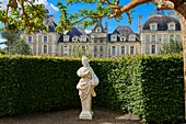 Cheverny, Castle and Gardens, Chateau de Cheverny, Cheverny Castle, Loire et Cher, Pays de la Loire, Loire Valley, UNESCO World Heritage Site, France.