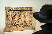 Neuenheimer Mithrasstein, 2. Jahrhundert n. Chr., Badisches Landesmuseum, Karlsruhe, Baden-Württemberg, Deutschland