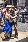 Old Tango Dance Couple, Antiquitätenmarkt, Plaza Dorrego, San Telmo, Buenos Aires, Argentinien