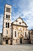 Kathedrale von St. Stephan auf dem Hauptplatz von Hvar Stadt. Hvar, Kroatien.