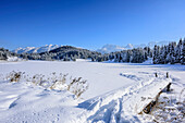 Snow covered landing stage at lake Geroldsee with Karwendel rang, lake Geroldsee, Werdenfels, Upper Bavaria, Bavaria, Germany