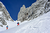 Two persons backcountry skiing ascending towards Manndlkogelscharte, Manndlkogelscharte, Gosau group, Dachstein, UNESCO World Heritage Site Salzkammergut-Dachstein, Salzburg, Austria
