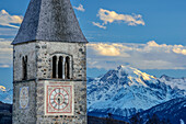 Kirchturm von Reschen, Ortler im Hintergrund, Reschensee, Vinschgau, Südtirol, Italien