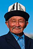 Kyrgyzstan, Issyk Kul Province (Ysyk-Kol), Juuku valley, the falconer Alymkul Obolbekovs