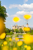 Schwerin castle, castle garden with canal an allegorical figures, provincial capital, Mecklenburg lakes, Schwerin, Mecklenburg-West Pomerania, Germany, Europe