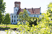 Kunstschloss, Schloss Wrodow, Mecklenburgische Seen, Mecklenburgisches Seenland, Mecklenburgische Seenplatte, Mecklenburg-Vorpommern, Deutschland, Europa
