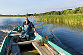 Fisherman Dieter Bork fishing, lake fishery, lake Woblitzsee, Mecklenburg lakes, Mecklenburg lake district, Wesenberg, Mecklenburg-West Pomerania, Germany, Europe