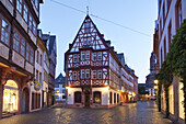 Weinhaus Zum Spiegel und Fachwerkhäuser am Kirschgarten in der historischen Altstadt von Mainz, Rheinland-Pfalz, Deutschland, Europa