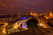 Metropol Parasol, viewing platform, Plaza de la Encarnacion, modern achitecture, architect Juergen Mayer Hermann, view to the old town with cathedral, Seville, Andalucia, Spain, Europe