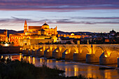 La Mezquita, Mezquita-Cathedral, mosque and cathedral, Puente Romano, bridge, historic centre of Cordoba, UNESCO World Heritage, Rio Guadalquivir, river, Cordoba, Andalucia, Spain, Europe