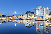 Houses by the harbour in Alesund, More og Romsdal, Western Norway, Norway, Scandinavia, Northern Europe, Europe