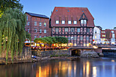 Häuser am Alten Hafen in der Hansestadt Lüneburg, Niedersachsen, Norddeutschland, Deutschland, Europa