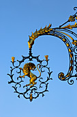 Nasenschild mit Löwen aus dem 18. Jhd, ehemaliges Gasthaus Goldener Löwe, Herrenstrasse, Wangen, Westallgäu, Baden-Württemberg, Deutschland