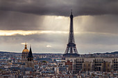 View of Tour Eiffel and Hôtel national des Invalides in Paris city,  Paris, Île-de-France, France, Europe