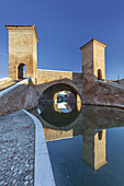 Europa, Italien, Emilia Romagna, Ferrara, Comacchio, Die monumentale Dreipunktbrücke, bekannt als Trepponti