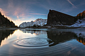 Sonnenaufgang in Gleno Damm, Scalve Tal, Lombardei Bezirk, Bergamo Provinz, Italien, Europa