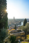 Verona, Venetien, Italien, Panoramablick auf Verona von Piazzale Castel San Pietro