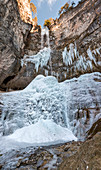 Italien, Trentino Südtirol, Non Valley, gefrorener Wasserfall von Tret Stadt