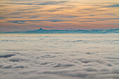 Ansicht von Monviso von Bielmonte mit Meerwolken, Bielmonte, Veglio, Provinz Biella, Piemont, Italien, Europa