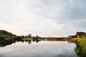 Blick über Elbbrücke bei der Lutherstadt Wittenberg, Sachsen-Anhalt, Deutschland