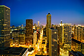 Stadt Skyline bei Nacht, Chicago, Illinois, Vereinigte Staaten von Amerika, Nordamerika