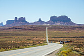 Die Straße zum Monument Valley, Navajo Tribal Park, Arizona, Vereinigte Staaten von Amerika, Nordamerika