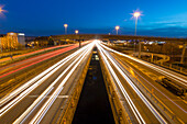 M8 Autobahnwegleuchten, Kingston Bridge, Glasgow, Schottland, Großbritannien, Europa