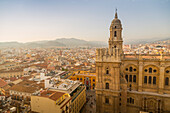 Erhöhte Ansicht der Kathedrale von Malaga, Malaga, Costa del Sol, Andalusien, Spanien, Europa