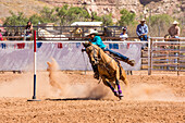 Pferd Reiter konkurrieren in der jährlichen Utah Navajo Fair, Bluff, Utah, Vereinigte Staaten von Amerika, Nordamerika