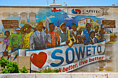 Öffentlich gemaltes Willkommen und Werbeschild der Bank besser, besser leben, an der Wand am Eingang zu Soweto (South Western Township), Johannesburg, Südafrika, Afrika