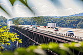 'Die New River Gorge Bridge, eine Stahlbogenbrücke 3.030 Fuß lang über der New River Gorge bei Fayetteville in den Appalachischen Bergen der östlichen Vereinigten Staaten; West Virginia, Vereinigte Staaten von Amerika'