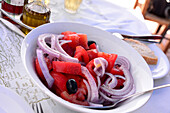 Tomatensalat am Strand, Südwest- Küste, Kreta, Griechenland