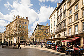 Place du Palais mit Restaurants, Bordeaux, Gironde, Nouvelle-Aquitaine, Frankreich, Europa