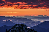 Morgenstimmung mit Kasererwand, Chiemgauer und Berchtesgadener Alpen im Hintergrund, vom Wildalpjoch, Sudelfeld, Mangfallgebirge, Bayerische Alpen, Oberbayern, Bayern, Deutschland