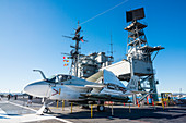 Kampfflugzeug auf dem Deck des USS Midway Museum, San Diego, Kalifornien, Vereinigte Staaten von Amerika, Nordamerika